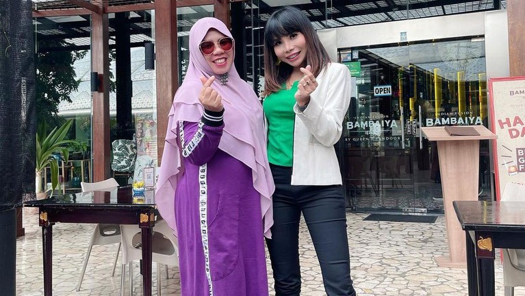 Berikut adalah potret kekompakan 2 mantan istri Kiwil, Rohimah dan Eva Belisima