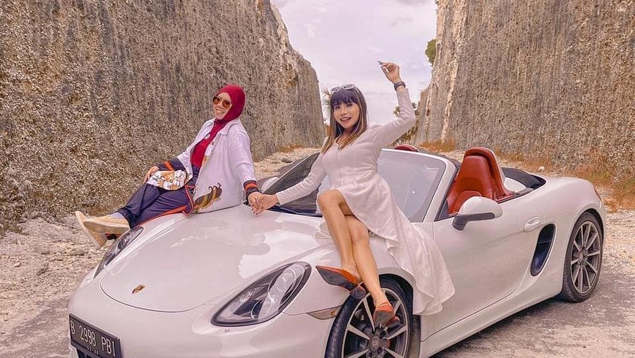 Berikut adalah potret kekompakan 2 mantan istri Kiwil, Rohimah dan Eva Belisima