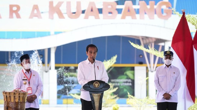 Presiden Jokowi yakin bisa menekan laju penyebaran virus corona bila distribusi vaksin dan vaksinasi bisa dilakukan hingga ke daerah-daerah pelosok.