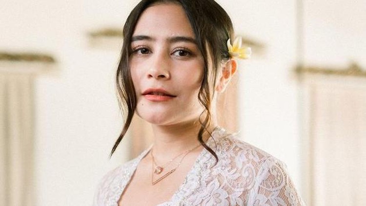 Prilly Latuconcina Prilly Latuconcina