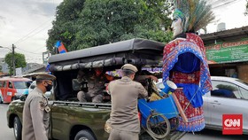 Razia Pengamen DKI Jaring 62 Ondel-ondel & 22 Manusia Silver