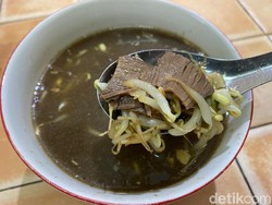 Menyantap Soto Daging Kerbau hingga Sate Angkringan