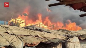 VIDEO: Kamp Pengungsi Rohingya Terbakar, 15 Orang Tewas