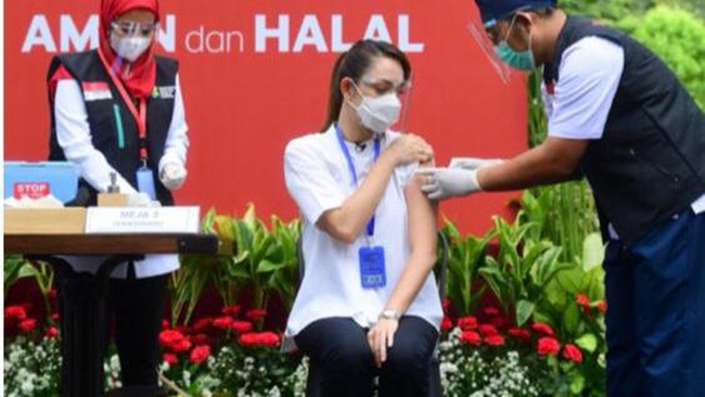Juru Bicara Pemerintah dan Duta Adaptasi Kebiasaan Baru (AKB) dokter Reisa Broto Asmoro memberi tiga tips sebelum vaksinasi agar mendapat tiga manfaat vaksin.