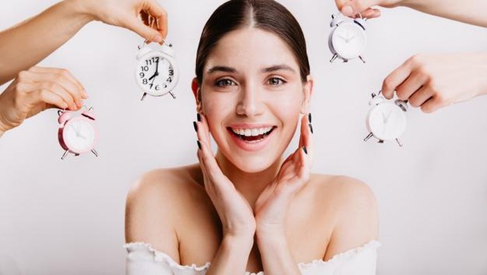 Biar Gak Sia-sia, Ini Waktu Terbaik Menggunakan Serum Sesuai Kandungannya