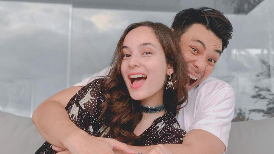 Yuk Intip kemesraan Chelsea Islan dan Sang Kekasih Yuk intip momen kemesraan Chelsea Islan dan sang kekasih, Rob Clinton Kardinal!