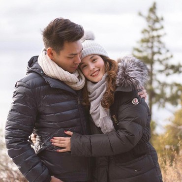 Selamat! Chelsea Islan Resmi Dilamar Rob Clinton Kardinal
