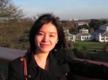 Penerjemah Cantik Asal China Mendadak Viral, Dipuji Cerdas dan Elegan