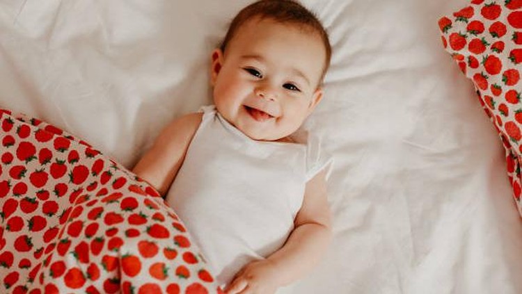 50 Nama Bayi Perempuan yang Diprediksi Akan Populer Sepanjang 2021 Bunda, siapkan nama bayi perempuan yang manis untuk Si Kecil sebelum lahiran, yuk. Simak rekomendasi nama bayi di sini.