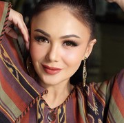 7 Tips Makeup Yuni Shara Biar Kelihatan Awet Muda