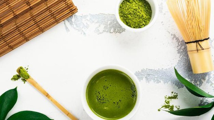 Apa Sih Bedanya Teh Hijau dan Matcha? Cari Tahu Yuk! Apa Sih Bedanya Teh Hijau dan Matcha? Cari Tahu Yuk!