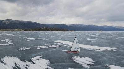img-title FOTO: Danau Terdalam di Dunia Sedang Membeku