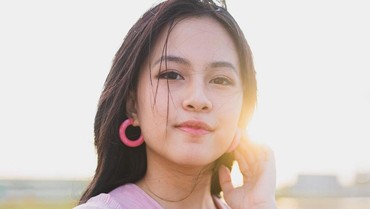 img-title Heboh Video Adhisty Zara Ciuman, Kakak Singgung Soal Saudara Beda Sifat