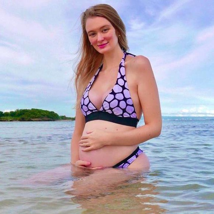 <p>Usia kehamilan Polly kini sudah masuk 7 bulan, artinya dalam beberapa minggu lagi ia akan menyambut anak pertamanya. (Foto: Instagram @pollyoddsocks)</p>