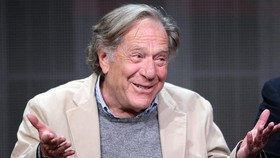 Aktor Hollywood George Segal Meninggal di Usia ke-87