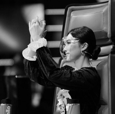 Gegara Foto Ini Isyana Sarasvati Disebut Mirip Cheon Seo Jin 'The Penthouse'