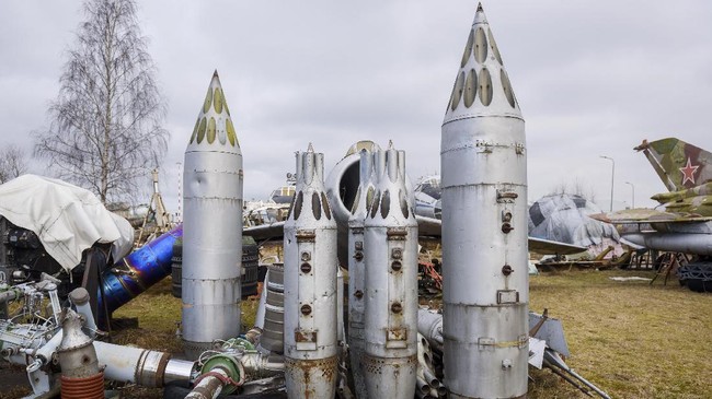 FOTO: Jejak Dirgantara Uni Soviet di Latvia Terancam Musnah