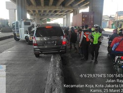 Peninggian Pembatas Jl Cilincing yang Rawan Masih Tunggu Pengadaan