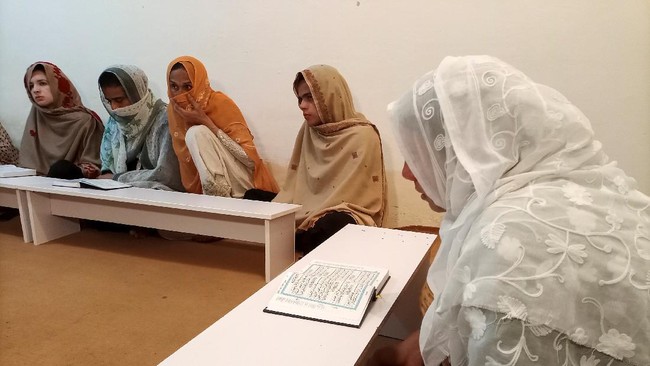 Cita-cita Rani Khan untuk membangun madrasah bagi trasngender di Pakistan terwujud. Madrasah ini dianggap sebagai tonggak penting bagi kaum LGBT di Pakistan.