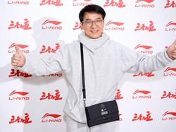 Penampakan Wajah Jackie Chan yang Menua, Bikin Netizen Terkejut