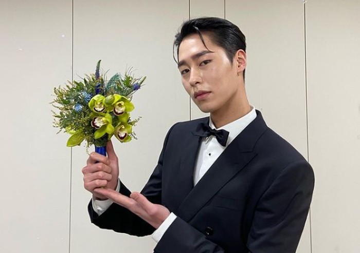 Lee Jae Wook membuktikan kalau dirinya pantas menjadi pemeran utama dalam drama, dengan memenangkan penghargaan Excellence Award Actor in Miniseries dalam KBS Drama Award 2020 / foto: instagram.com/jxxvvxxk