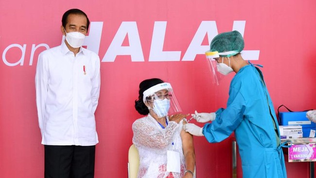 Presiden Jokowi meyakini jika 70 persen masyarakat Indonesia divaksin akan terbentuk herd immunity sehingga covid bisa mental.