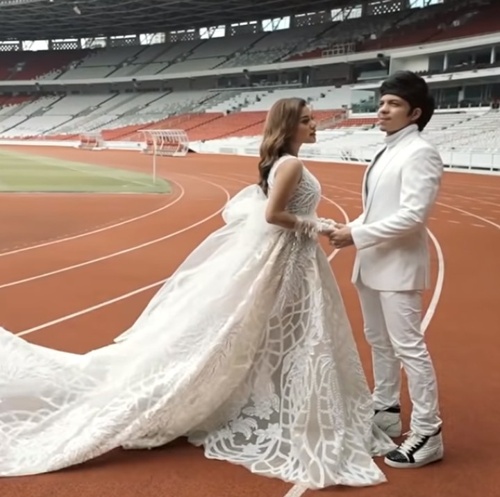 <p>Pemotretan yang keduanya lakukan ini berhasil menarik perhatian. Keduanya terlihat serasi dan menawan saat dibalut dengan beberapa model pakaian. (Foto: YouTube: Atta Halilintar)</p>