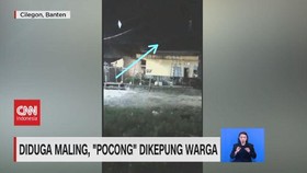 VIDEO: Diduga Maling, 'Pocong' Dikepung Warga
