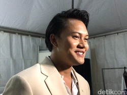 Rizky Febian Bungkam Saat Ditanya Rumah Tangga Sule dan Nathalie Holscher
