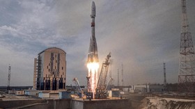 FOTO: Roket Soyuz Rusia Luncurkan 36 Satelit ke Orbit