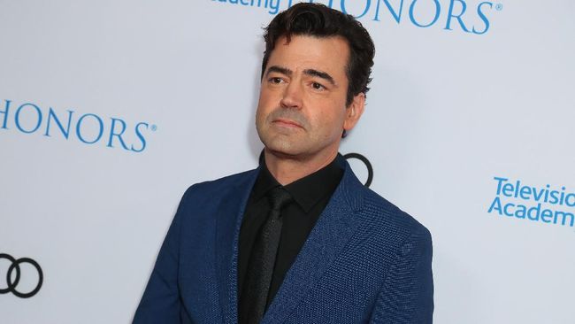 Salah satu pemeran film The Conjuring, Ron Livingston, dikabarkan bergabung dalam film The Flash yang merupakan bagian dari DC Extended Universe (DCEU).