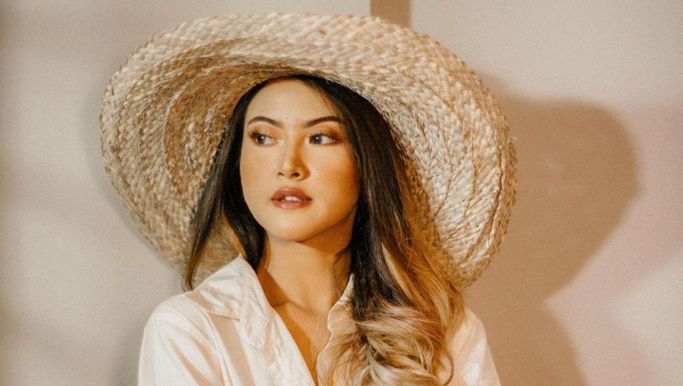 Sosok Gabriella Larasati Artis yang Mengakui Dirinya Sebagai Pemeran Video Syur Gabriella Larasati sosok artis yang mengakui dirinya sebagai pemeran video syur yang membuat heboh publik. Berikut foto-fotonya!