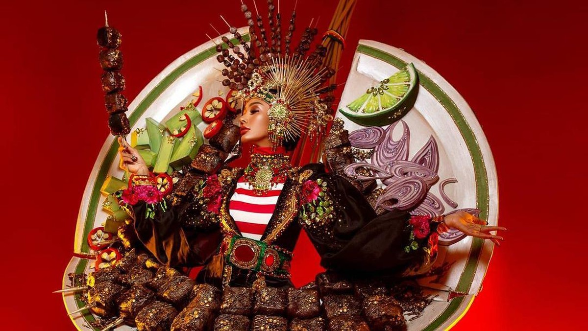 Aurra Kharishma tampil memukau dengan kostum sate di ajang Miss Grand International&period; Yuk&comma; intip foto-fotonya&excl;