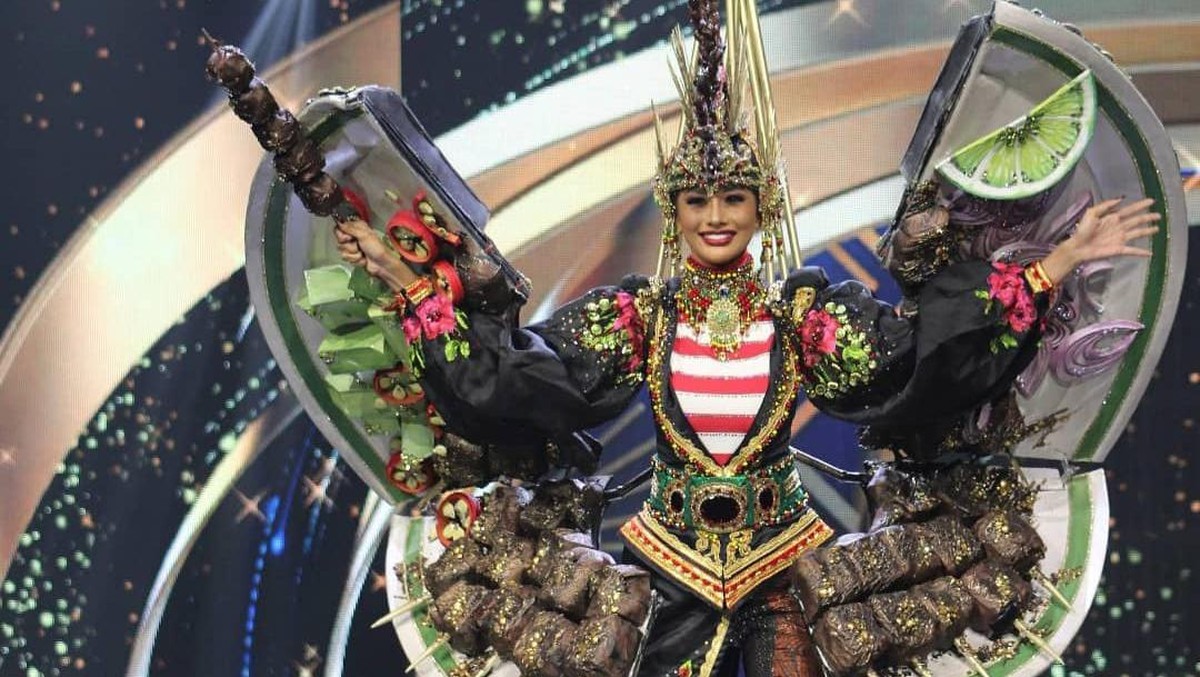 Aurra Kharishma tampil memukau dengan kostum sate di ajang Miss Grand International&period; Yuk&comma; intip foto-fotonya&excl;
