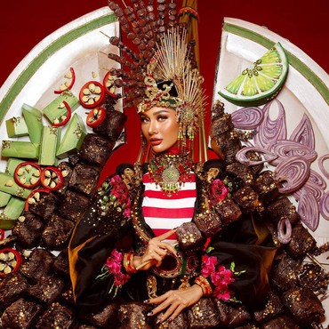 Kostum Sate Aurra Kharishma yang Unik di Miss Grand International 2020