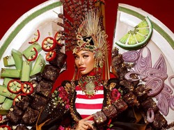 Kostum Sate Aurra Kharishma yang Unik di Miss Grand International 2020