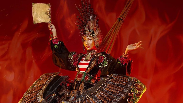 Aurra Kharishma tampil memukau dengan kostum sate di ajang Miss Grand International. Yuk, intip foto-fotonya!