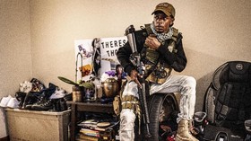 FOTO: Warga Kulit Hitam AS Angkat Senjata Usai Tragedi Floyd