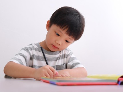 4 Tipe Gaya Belajar Anak, Mana yang Lebih Mudah Menyerap bagi Si Kecil?
