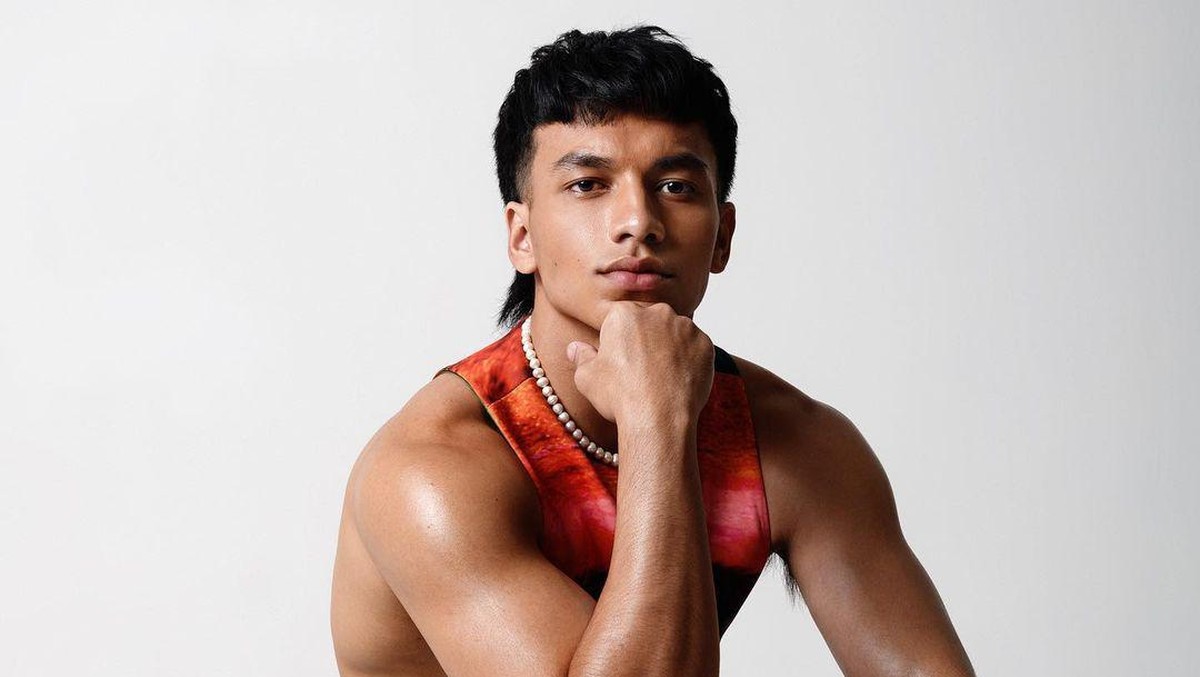 Unggahan terbaru Jefri Nichol membuat heboh para penggemar&comma; lantaran ia dikatakan mirip dengan Harry Styles&period; Yuk&comma; tengok foto-fotonya&excl;