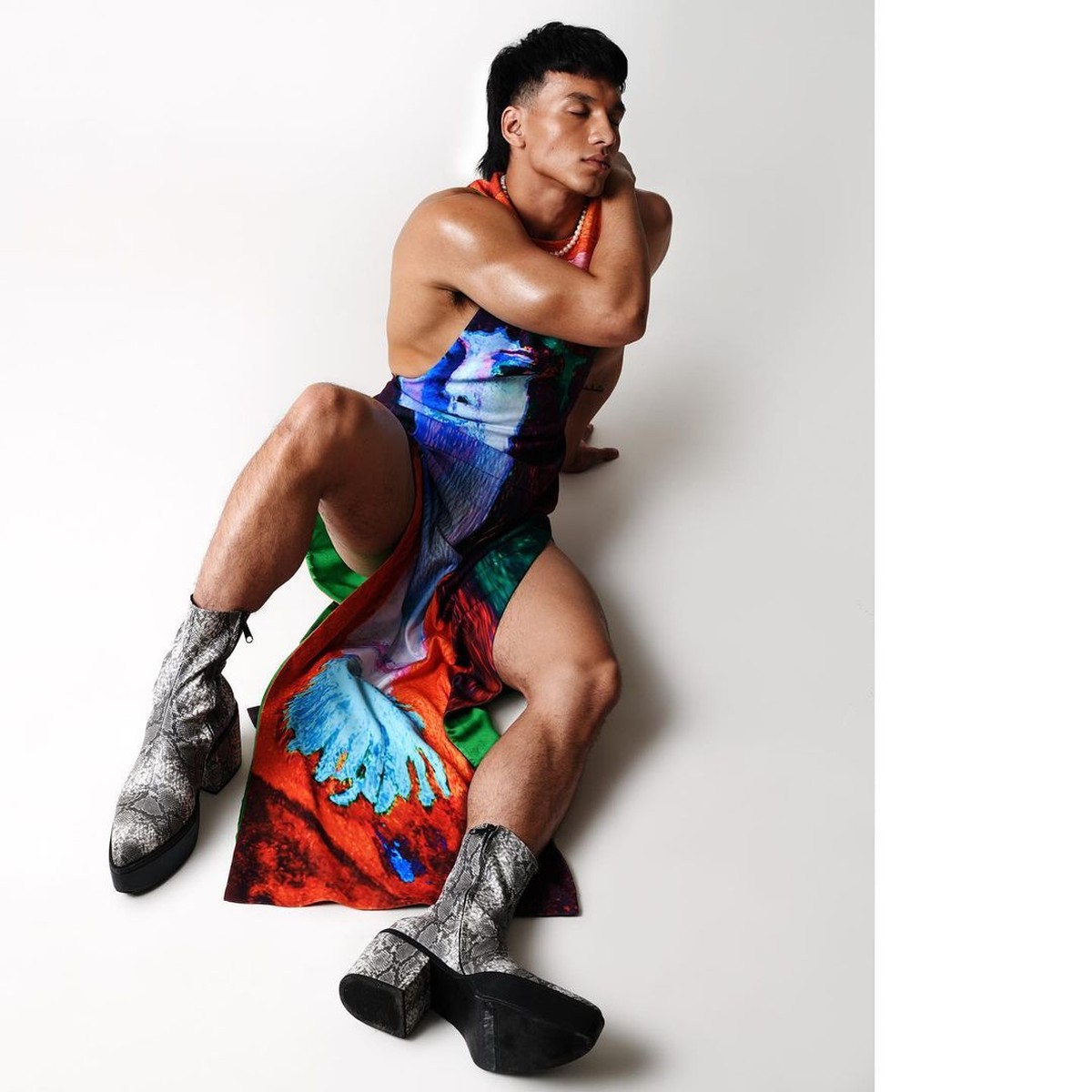 Unggahan terbaru Jefri Nichol membuat heboh para penggemar&comma; lantaran ia dikatakan mirip dengan Harry Styles&period; Yuk&comma; tengok foto-fotonya&excl;