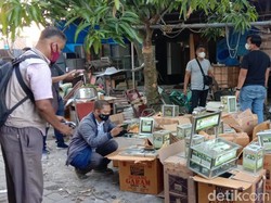 Densus Geledah Penyimpanan Kotak Infak Diduga Terkait Kelompok Teroris