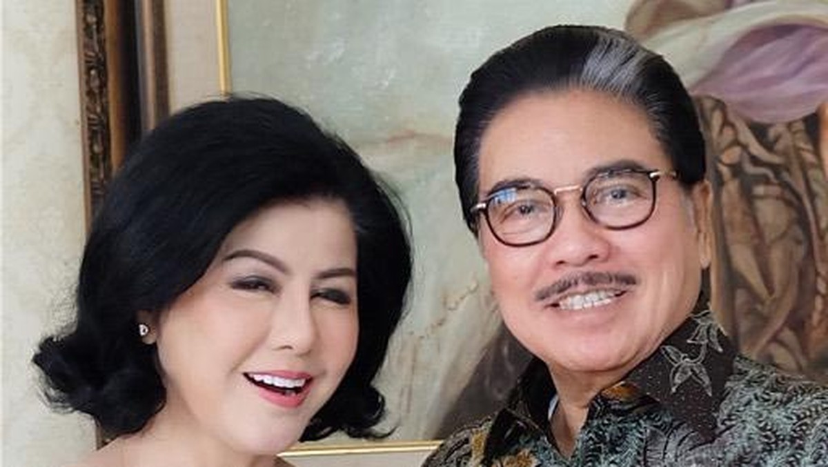 Kehidupan pernikahan orang tua Bams Eks Samsons&comma; Desiree dan Hotma Sitompul terancam cerai&period; Beginilah keharmonisan Desiree dan Hotma&excl;