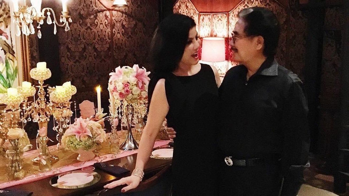 Kehidupan pernikahan orang tua Bams Eks Samsons&comma; Desiree dan Hotma Sitompul terancam cerai&period; Beginilah keharmonisan Desiree dan Hotma&excl;