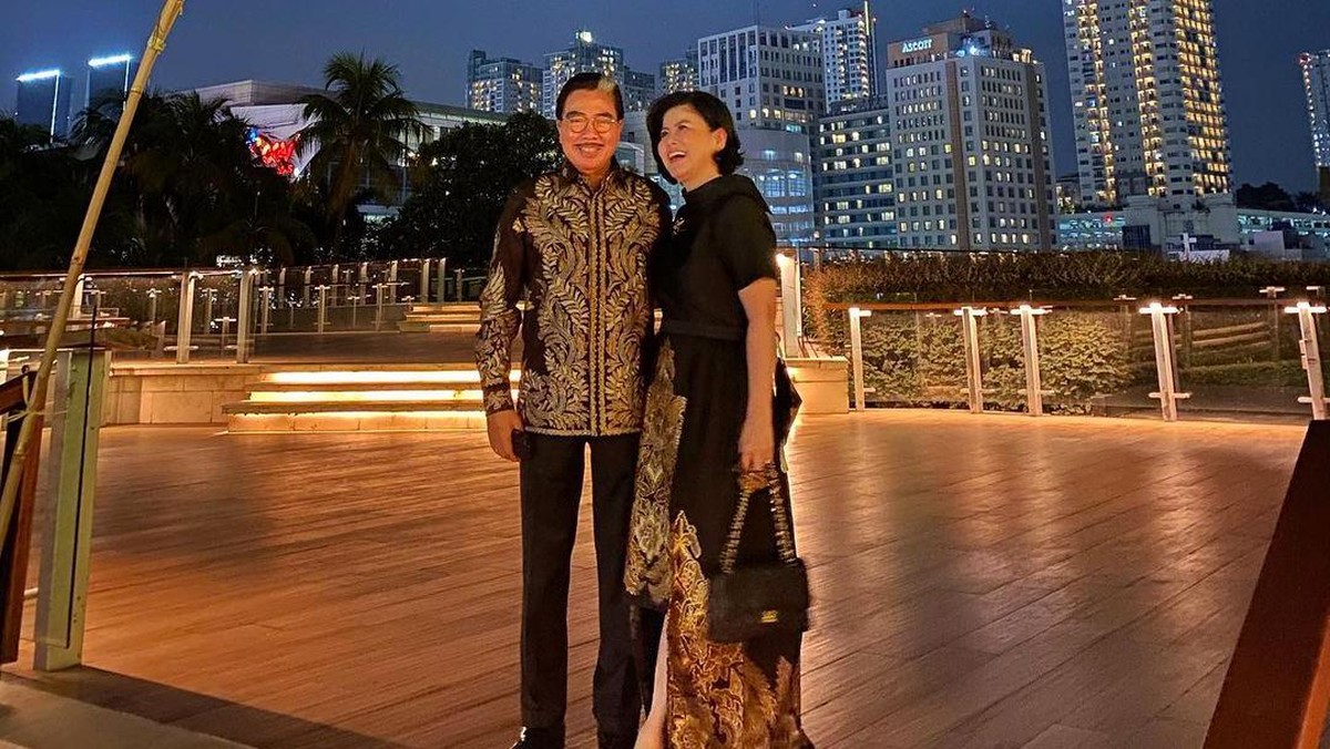 Kehidupan pernikahan orang tua Bams Eks Samsons&comma; Desiree dan Hotma Sitompul terancam cerai&period; Beginilah keharmonisan Desiree dan Hotma&excl;