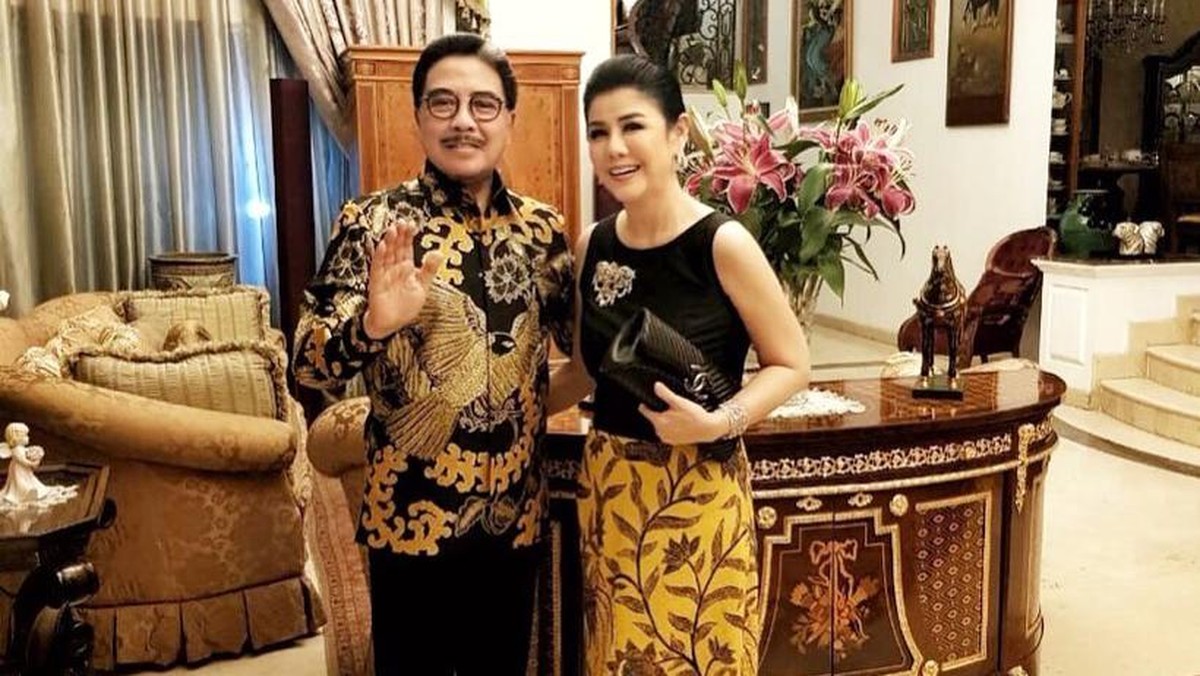 Kehidupan pernikahan orang tua Bams Eks Samsons&comma; Desiree dan Hotma Sitompul terancam cerai&period; Beginilah keharmonisan Desiree dan Hotma&excl;