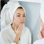 Malas Re-Apply Sunscreen? 5 Hal ini Mungkin Penyebabnya