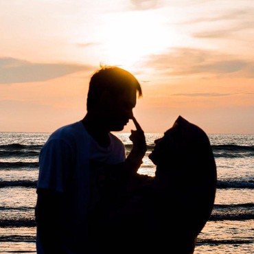 Intip Momen Romantis Bulan Madu Ikke Nurjanah dan Karlie Fu