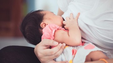 PENYEBAB CLUSTER FEEDING BAYI BARU LAHIR