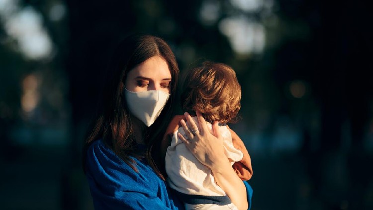 Mom feeling anxious for the future during pandemic health crisis